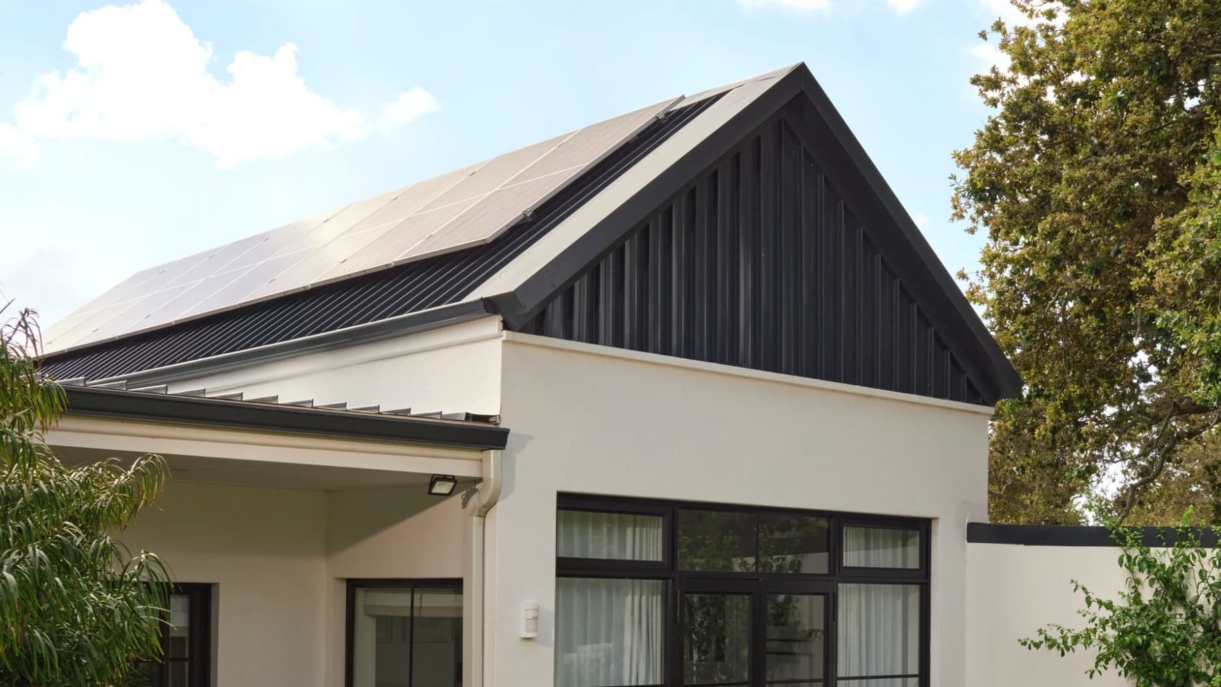 Střecha s fotovoltaickými moduly
