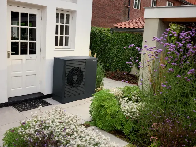 aroTHERM plus v zahradě