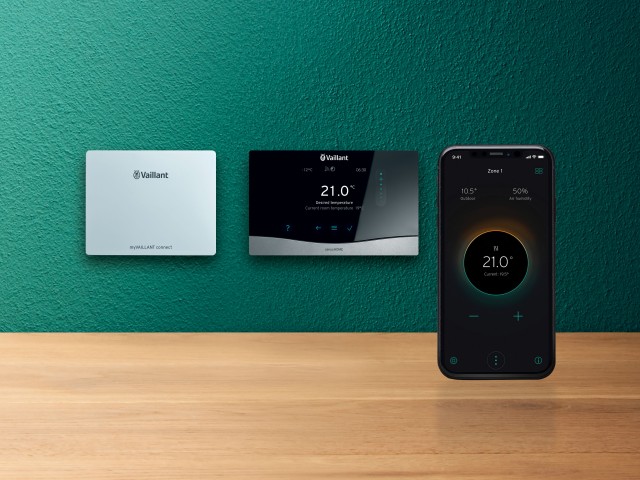 S bránou VR 940 f myVAILLANT connect a ekvitermním regulátorem VRC 720 (f) sensoCOMFORT ovládáte váš kotel nebo tepelné čerpadlo s jedním topným okruhem a přípravou teplé vody (Možnost rozšíření pomocí modulu VR 71 a následně VR 70 až na 9 okruhů). Venkovní teplota je snímána DCF čidlem.